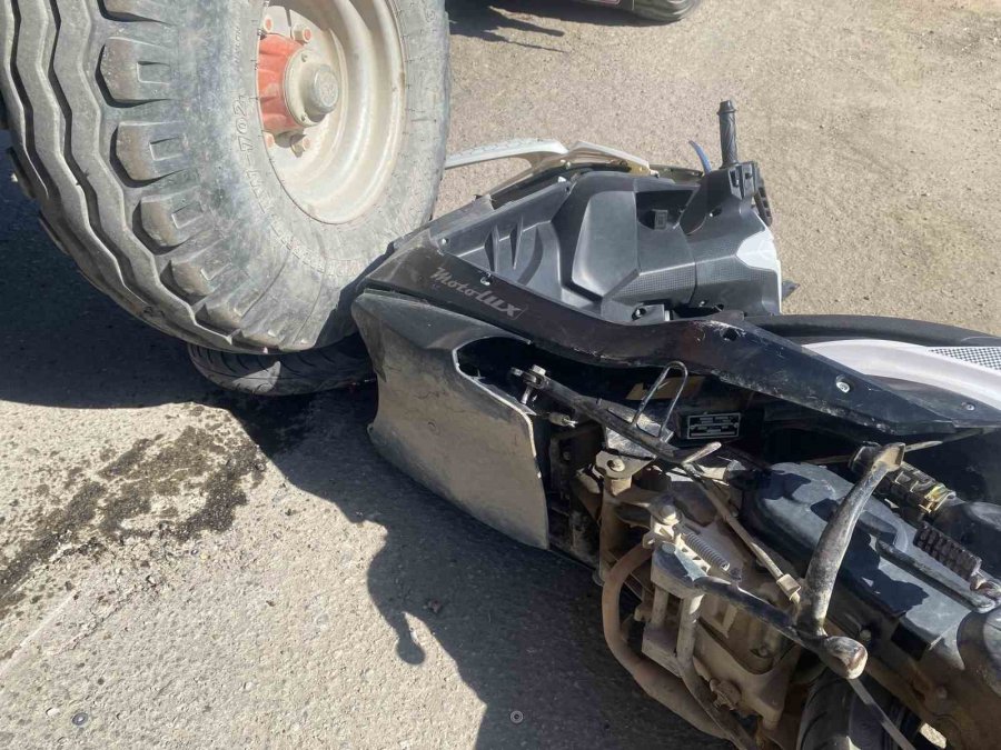 Motosikletli Genç Römorkun Altında Kalarak Yaşamını Yitirdi