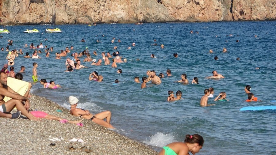 Antalya’da Eylül Ayının Sonunda Yaz Havası: Sıcaklık 40 Dereceyi Gördü