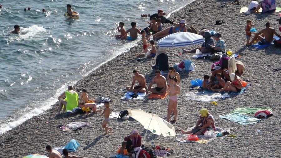 Antalya’da Eylül Ayının Sonunda Yaz Havası: Sıcaklık 40 Dereceyi Gördü