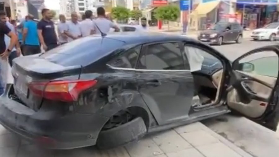 Aynı Yerde Kaza Anları Kamerada: "dur" Tabelasına Uyulmayınca Sürekli Kaza Oluyor