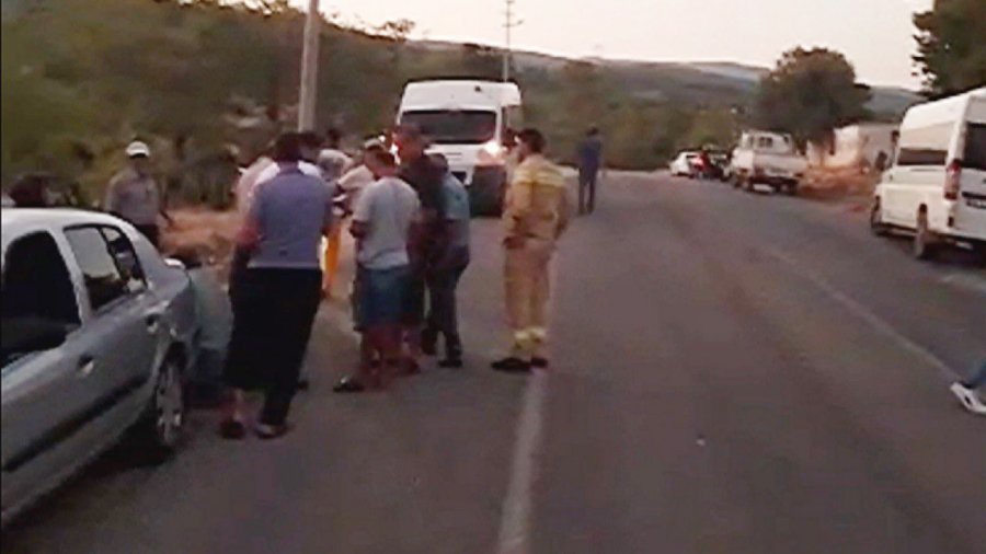 Savrulan Otomobil Kayaya Çarptı: 2 Yaralı