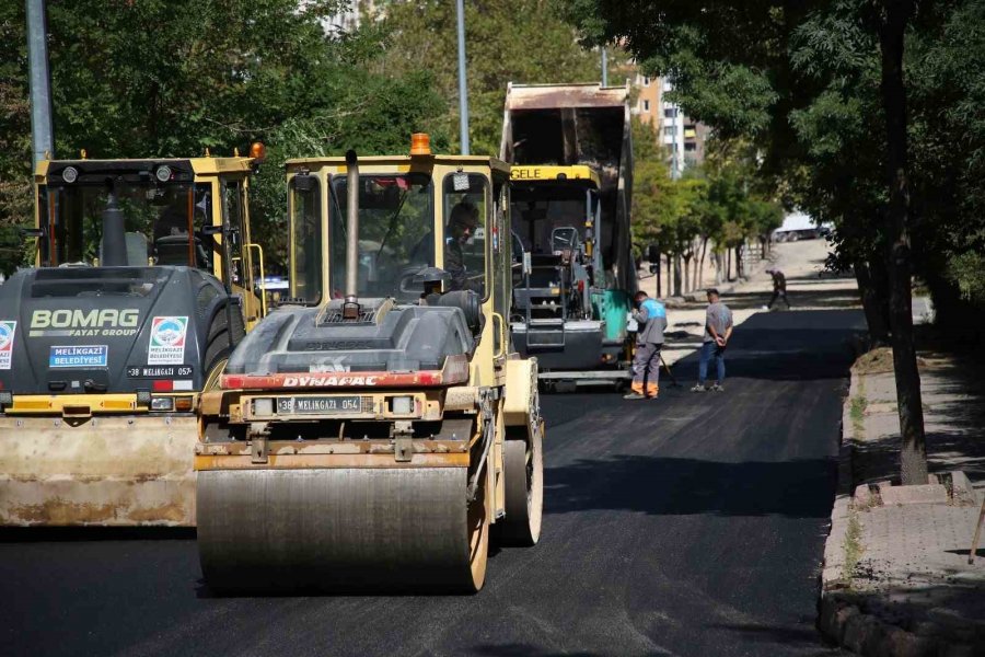Melikgazi’de Asfalt Çalışması Devam Ediyor