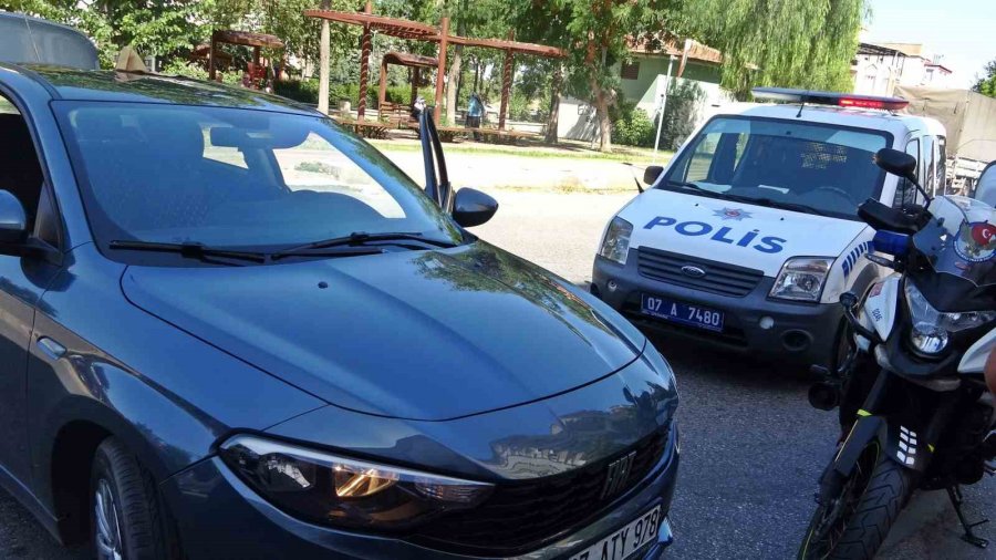 Alkollü Aday Sürücü Ortalığı Birbirine Kattı, Kaldırıma Çarpınca Yakalandı