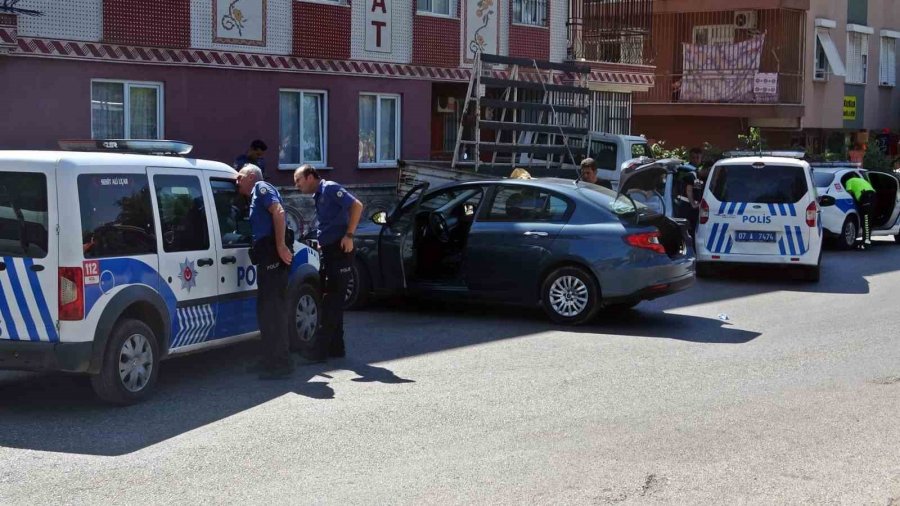 Alkollü Aday Sürücü Ortalığı Birbirine Kattı, Kaldırıma Çarpınca Yakalandı