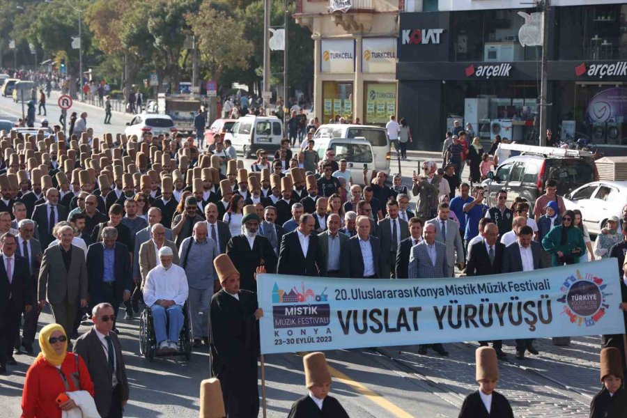 Mevlana’nın Huzurunda 250 Semazen Aynı Anda Sema İcra Etti