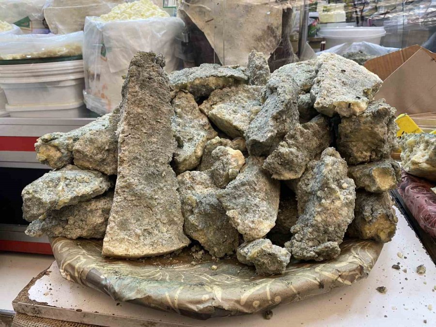 Osmanlı’dan Günümüze Uzanan Vazgeçilmez Lezzet: "küflü Peynir"