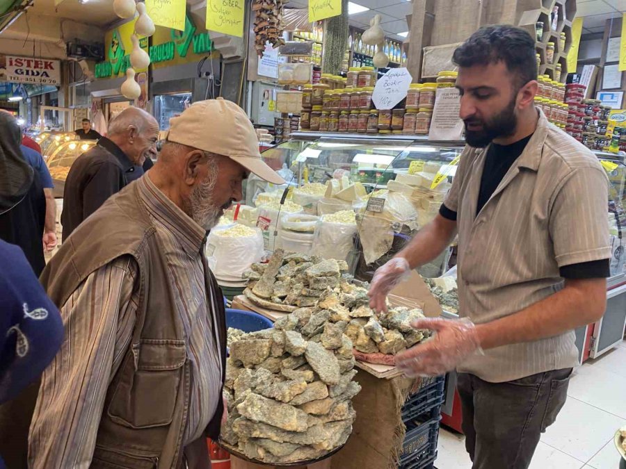 Osmanlı’dan Günümüze Uzanan Vazgeçilmez Lezzet: "küflü Peynir"