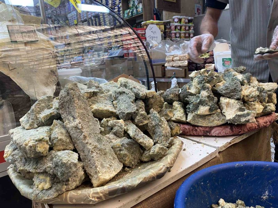 Osmanlı’dan Günümüze Uzanan Vazgeçilmez Lezzet: "küflü Peynir"