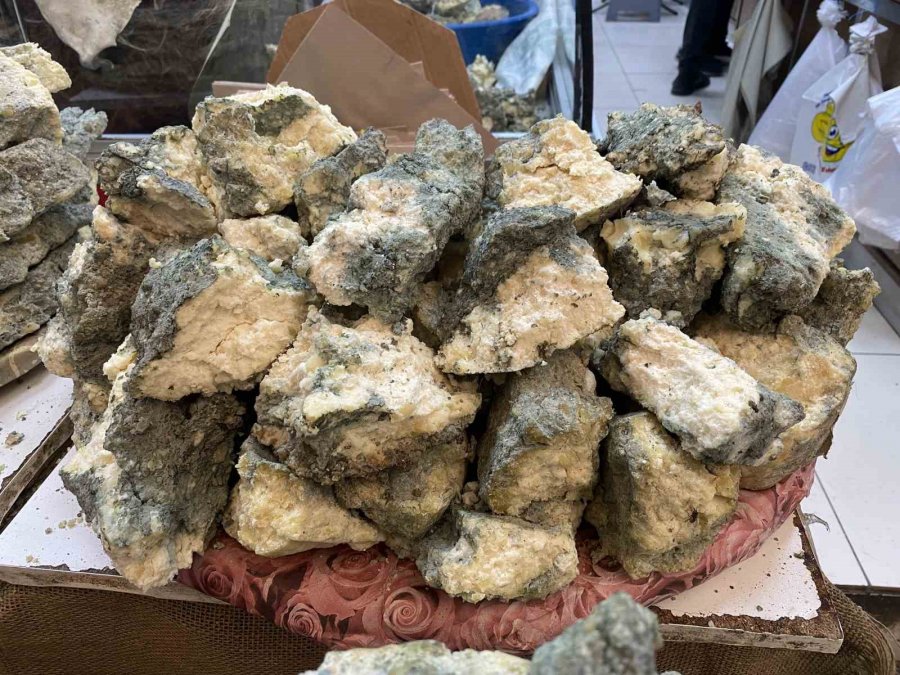 Osmanlı’dan Günümüze Uzanan Vazgeçilmez Lezzet: "küflü Peynir"