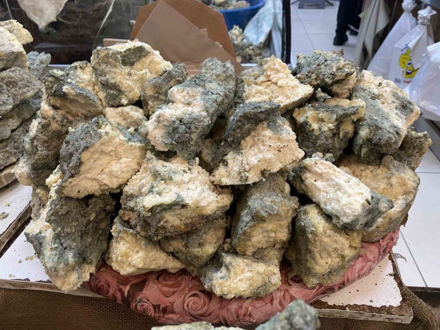 Osmanlı’dan Günümüze Uzanan Vazgeçilmez Lezzet: "küflü Peynir"