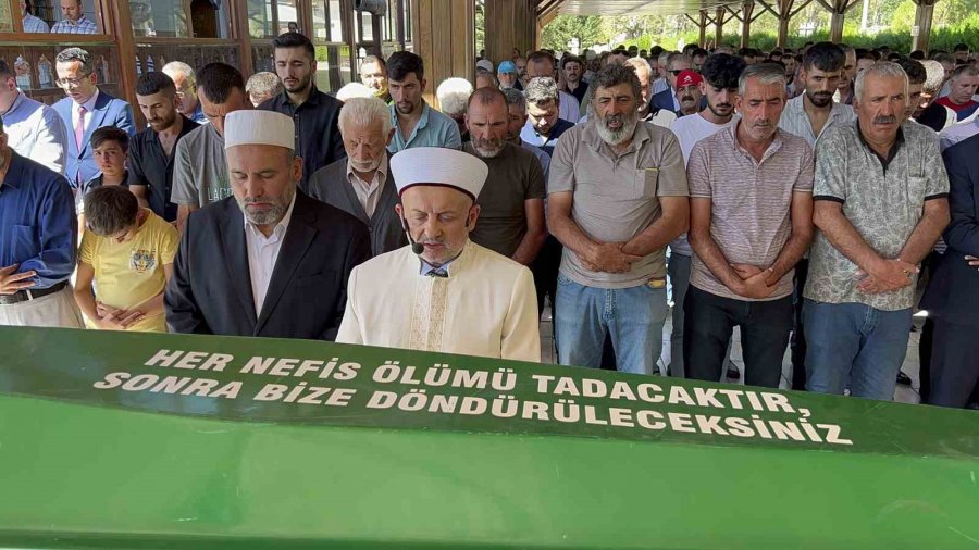 Yangında Saklandığı Dolapta Can Veren Kız Çocuğu Son Yolculuğuna Uğurlandı