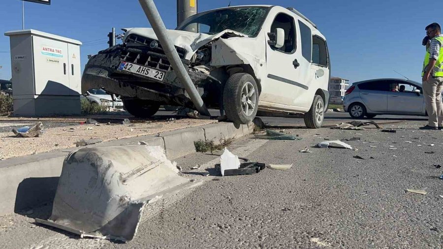 Aksaray’da Tır İle Hafif Ticari Araç Çarpıştı: 2 Yaralı