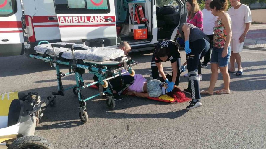 Manavgat’ta Otomobil İle Motosiklet Çarpıştı: 1 Yaralı