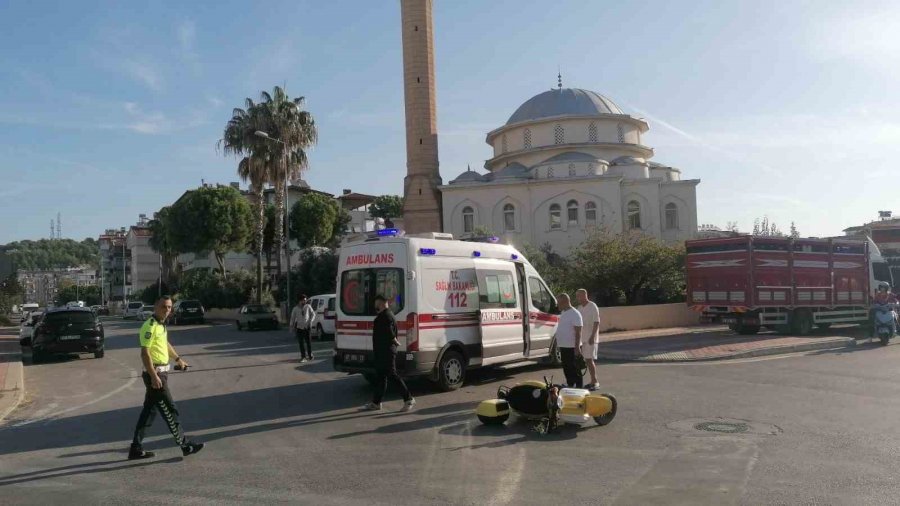 Manavgat’ta Otomobil İle Motosiklet Çarpıştı: 1 Yaralı