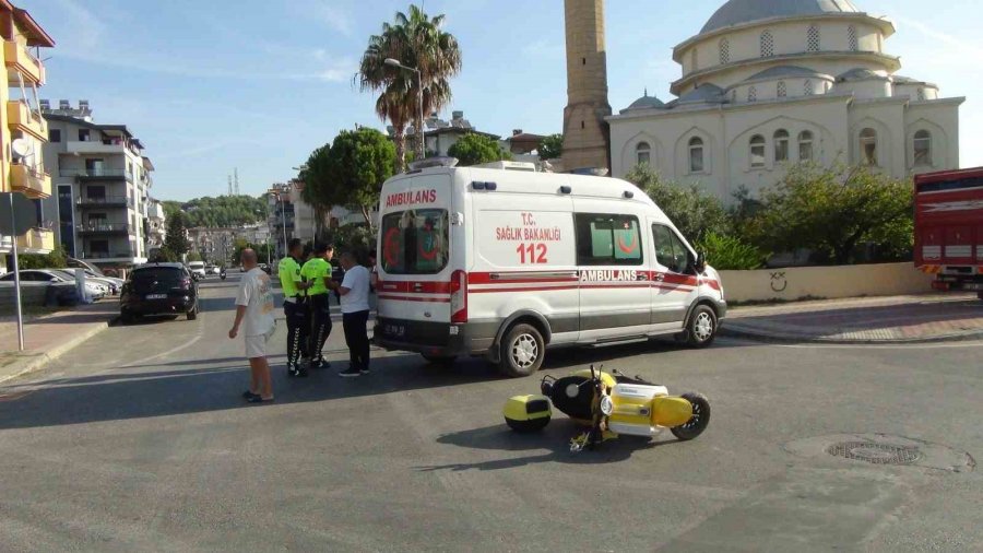 Manavgat’ta Otomobil İle Motosiklet Çarpıştı: 1 Yaralı