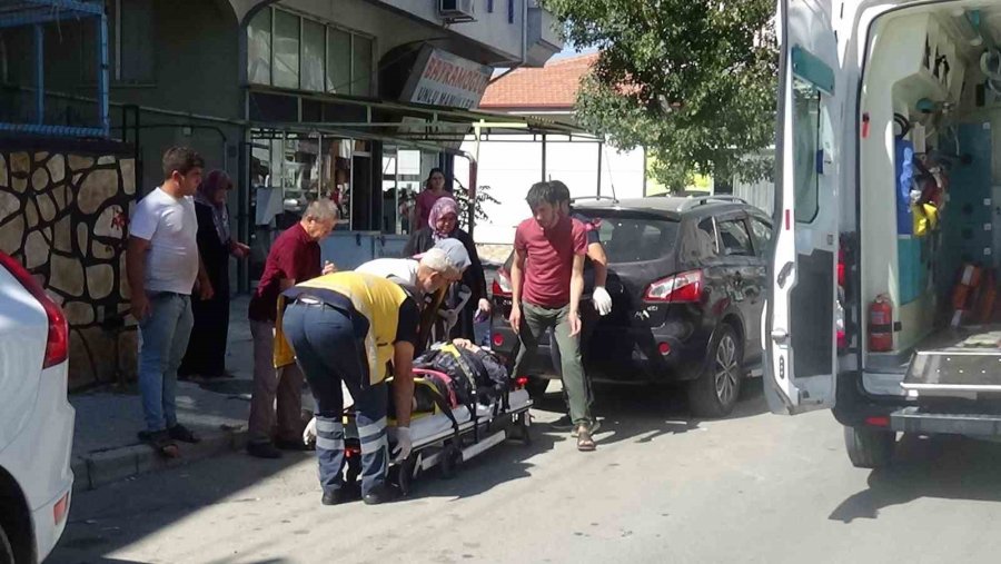 Cipin Geri Manevra Yaparken Çarptığı Yaşlı Kadın Yaralandı