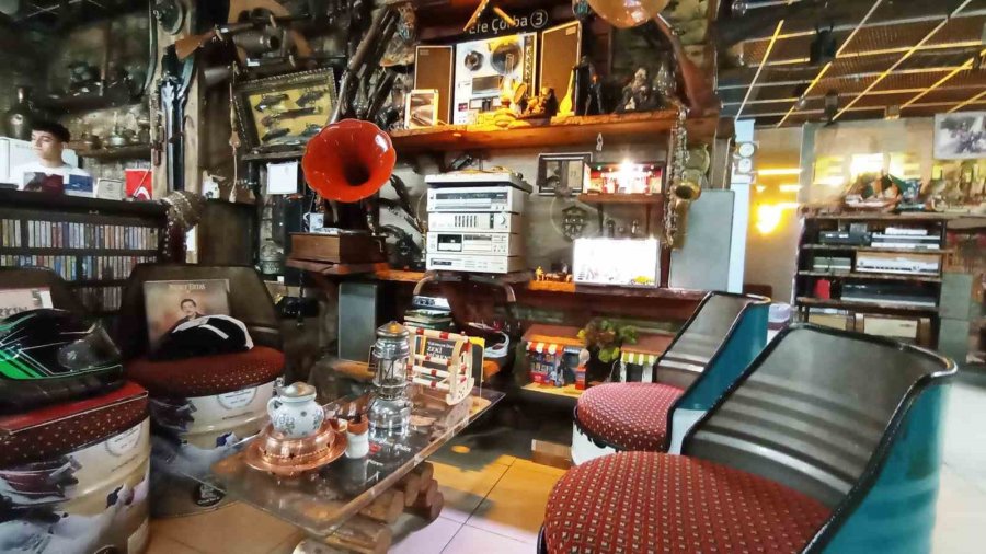 Antikacı Değil, Çorbacı