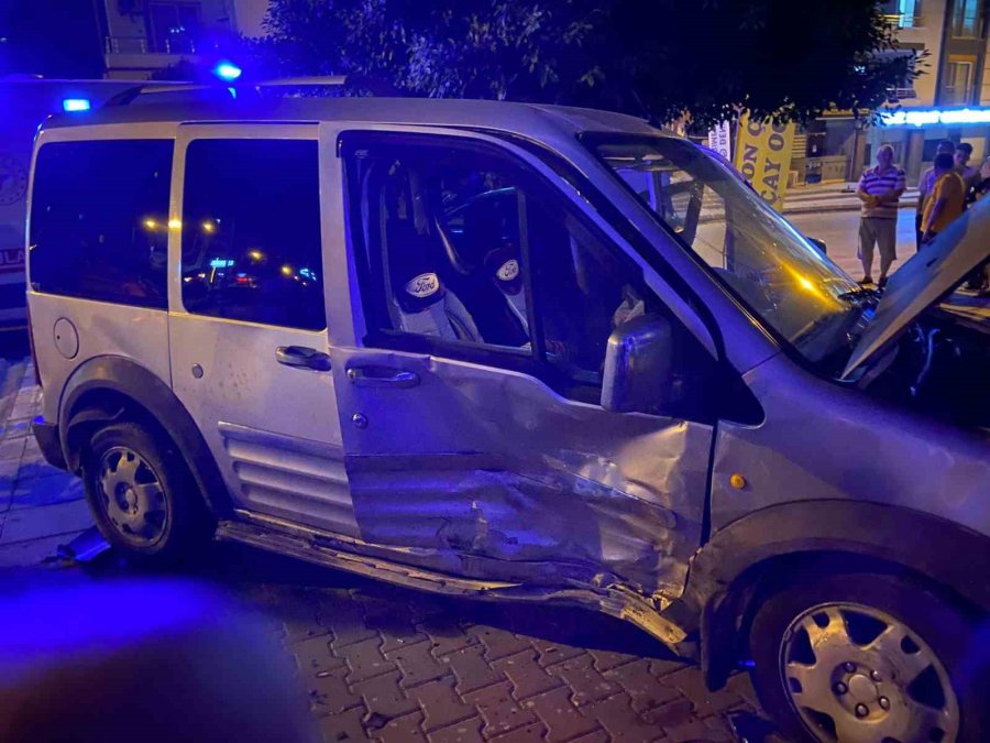 Esnafın Uyardığı Aynı Noktada Yine Kaza: 2 Yaralı