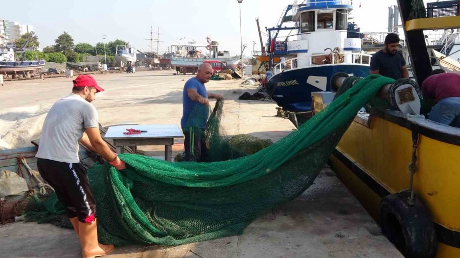 Balıkçılar Şaştı Kaldı: Denizden Balık Yerine Çuval Çuval Pirinç Çıktı