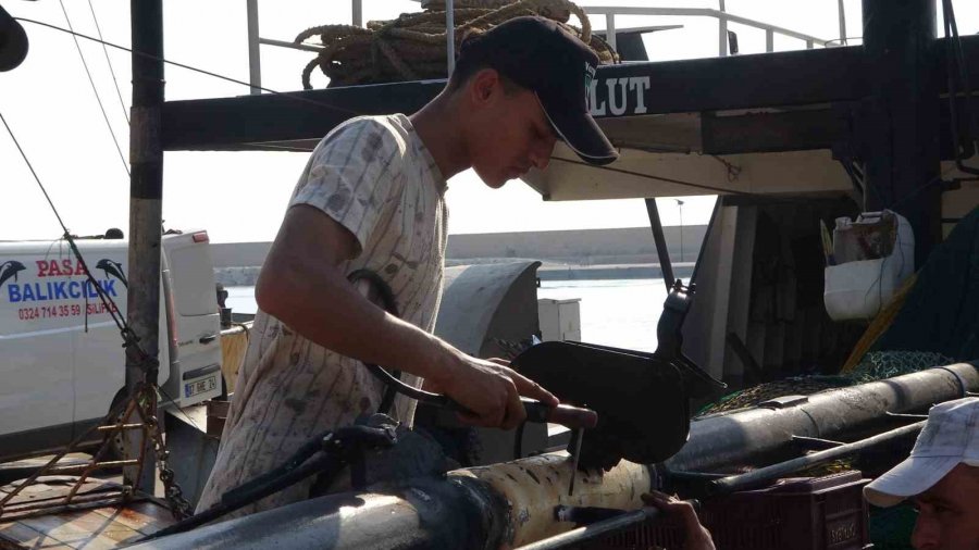 Balıkçılar Şaştı Kaldı: Denizden Balık Yerine Çuval Çuval Pirinç Çıktı