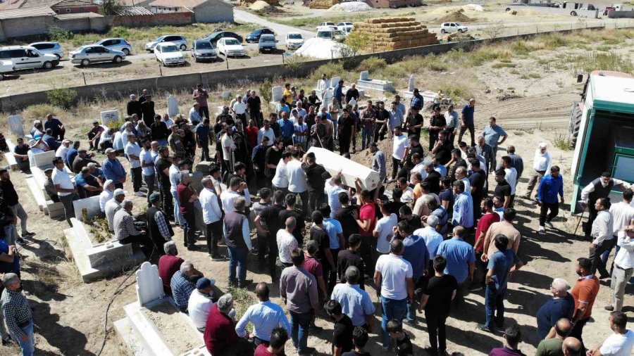 Düğünlerine 7 Gün Kala Nişanlısıyla Kazada Ölen Gence Acı Veda