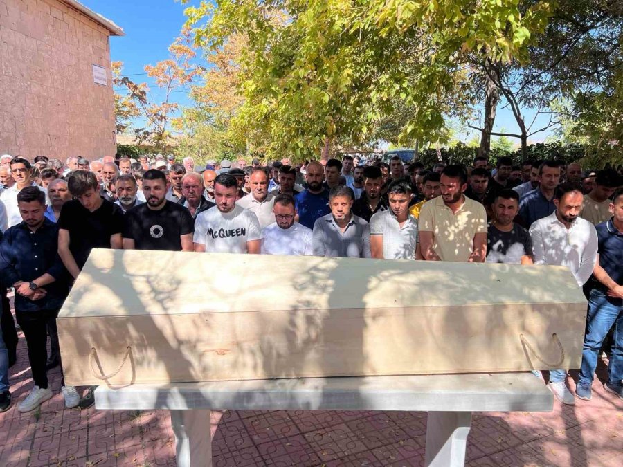 Düğünlerine 7 Gün Kala Nişanlısıyla Kazada Ölen Gence Acı Veda