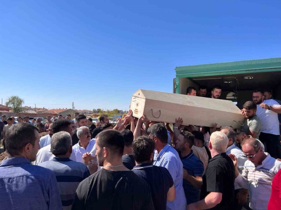 Düğünlerine 7 Gün Kala Nişanlısıyla Kazada Ölen Gence Acı Veda