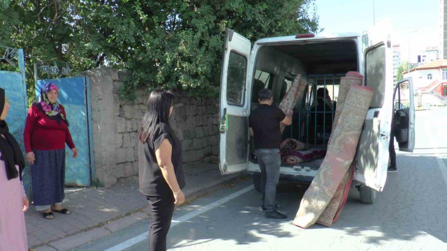 Muhtardan Yaşlı Ve Engellilere ‘sonbahar Temizliği’ Hizmeti