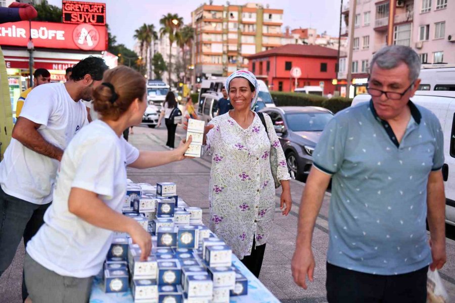 Mersin’de 15 Bin Kandil Simidi Dağıtıldı