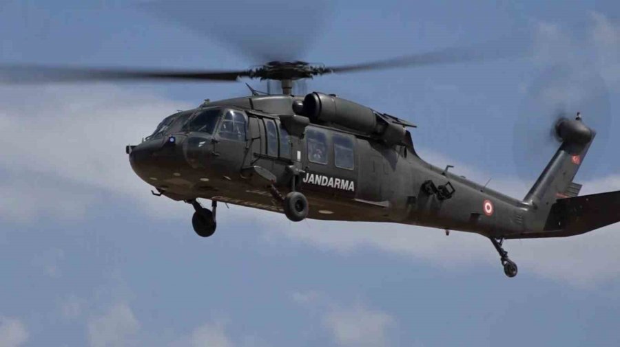 Aksaray’da Jandarma Ekipleri Trafiği Helikopterle Denetliyor