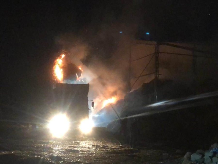 Konya’da Çiftlikte Bulunan Yaklaşık 10 Bin Saman Balyası Alevlere Teslim Oldu