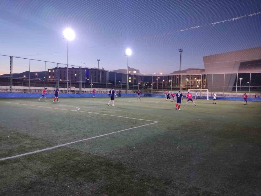 En Özel Maç: Niğde Protokolü İşitme Engelliler İle Dostluk Maçına Çıktı