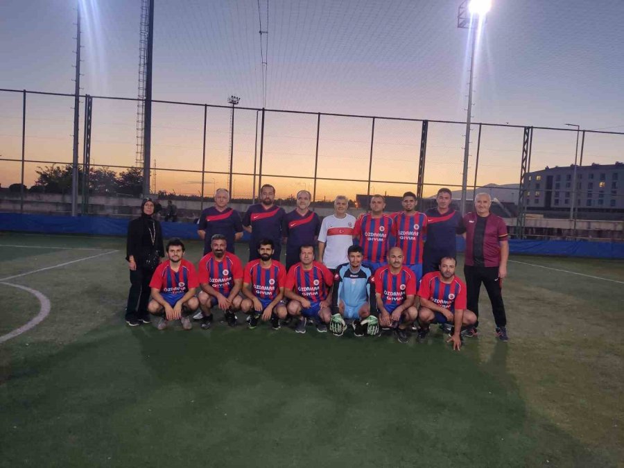 En Özel Maç: Niğde Protokolü İşitme Engelliler İle Dostluk Maçına Çıktı