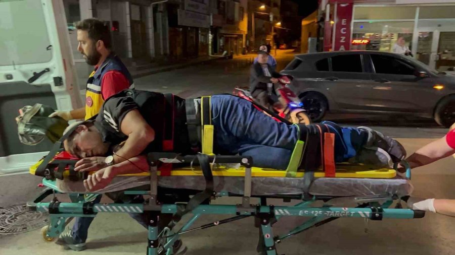 Baba Ve Oğul, 4 Kişiyi Önce Darp Edip Sonra Bıçakladı