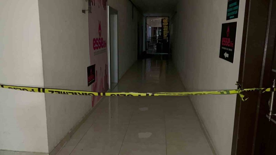 Baba Ve Oğul, 4 Kişiyi Önce Darp Edip Sonra Bıçakladı