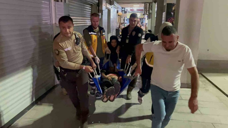 Baba Ve Oğul, 4 Kişiyi Önce Darp Edip Sonra Bıçakladı