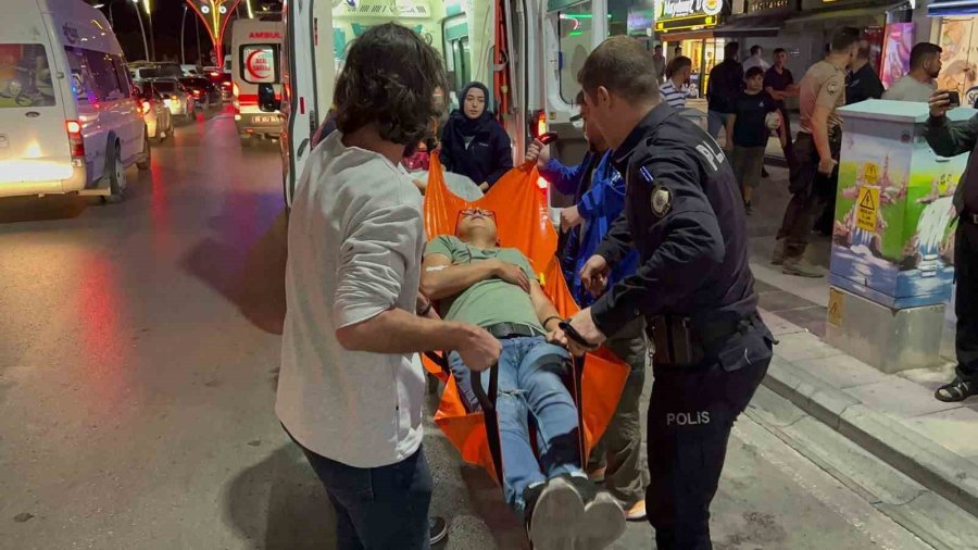 Baba Ve Oğul, 4 Kişiyi Önce Darp Edip Sonra Bıçakladı