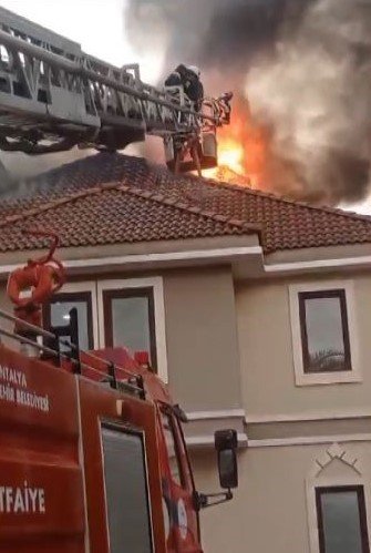 Antalya’da 5 Yıldızlı Otelde Korkutan Yangın