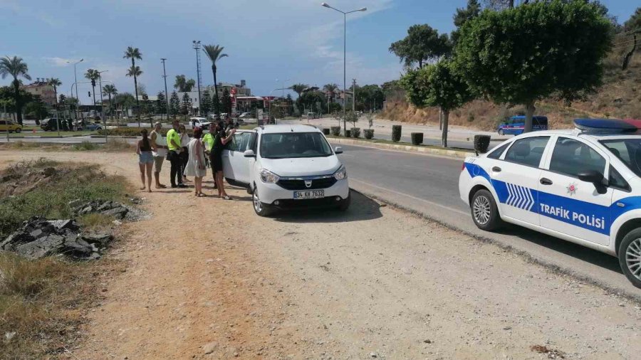 Kanser Tedavisi Görmeye Giderken Kaza Yaptılar, Yola Ambulansla Devam Etti