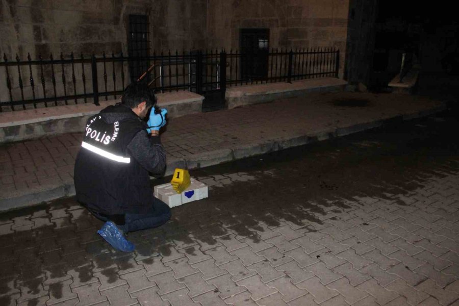 Karaman’da Göğsünden Bıçaklanan Kişi Ağır Yaralandı