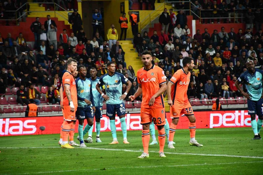 Trendyol Süper Lig: Kayserispor: 0 - Rams Başakşehir: 0 (ilk Yarı)