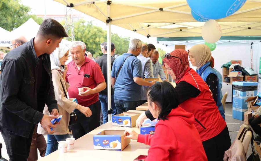 Üniversiteyi Yeni Kazanan Öğrencilere Karaman’da Sıcak Karşılama