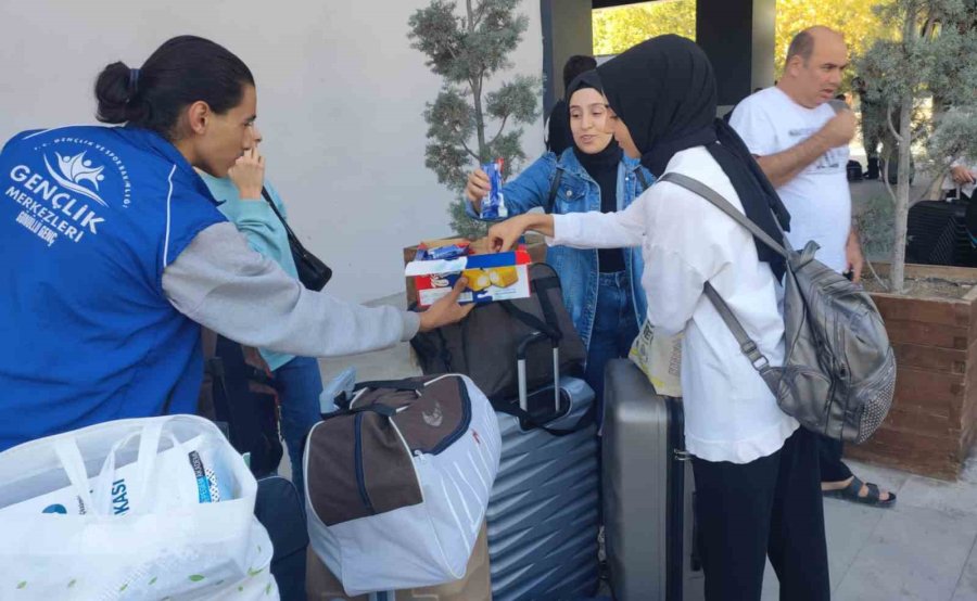 Üniversiteyi Yeni Kazanan Öğrencilere Karaman’da Sıcak Karşılama