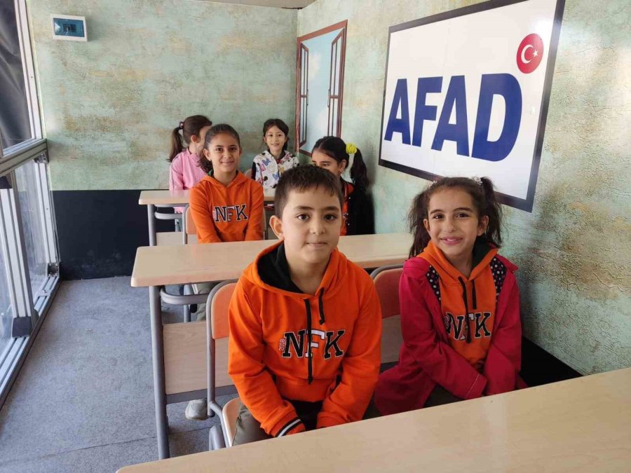 Öğrenciler Depremi Yaşayarak Öğrendi