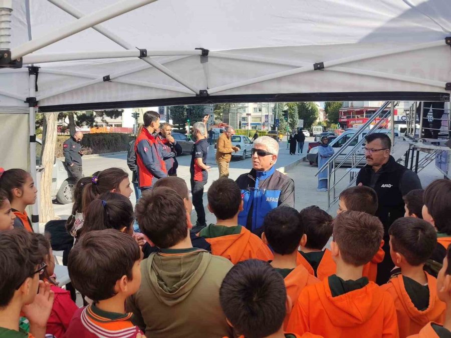 Öğrenciler Depremi Yaşayarak Öğrendi