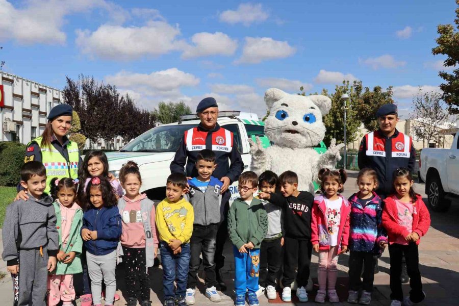 Jandarma’dan Öğrencilere Hayvanat Bahçesi Gezisi