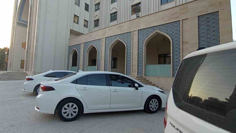 Öğretim Üyesi Profesör Fakültedeki Arbedede Tabancayla Yaralandı