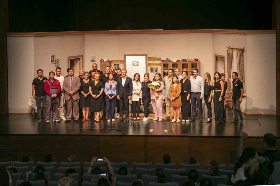 Mersin Şehir Tiyatrosu, ’lütfen Kızımla Evlenir Misinizi?’ Oyununun Prömiyeriyle Sezonu Açtı