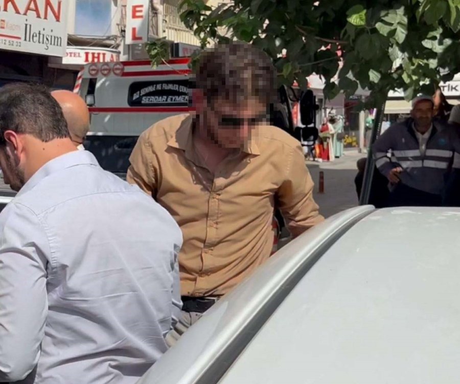 Gasp İddiasıyla Durdurulan Şahıs Kendini Araca Kilitledi