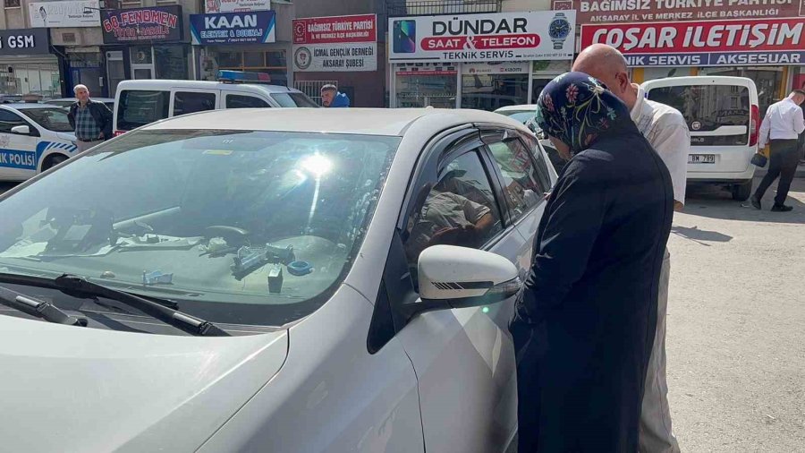 Gasp İddiasıyla Durdurulan Şahıs Kendini Araca Kilitledi